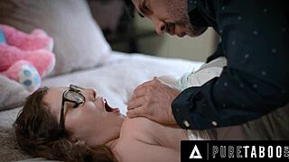 天真莉安娜·洛文斯被威胁老师弯腰粗暴后入