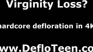 Petite vierge aux gros seins sent chaque caresse lors de son premier casting