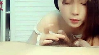 นักเรียนเวียดนามเอ็มแสดงด้านเซ็กซี่