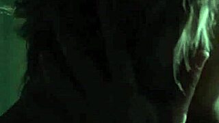 Outi Maenpaa e Ria Kataja topless na cena de Musta Jaa 2007