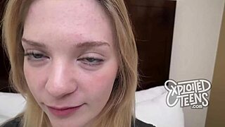 Questa bionda 18 anni novizia è troppo innocente?