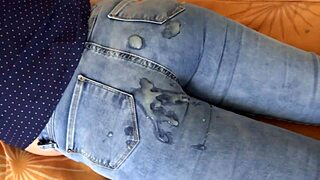 Заварен син шпионира латиноамериканска тъща, която мастурбира в бельо. Оставям го да свърши дълбоко в големия ми задник след молби.