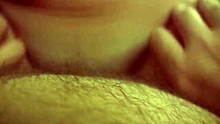 סטודנטית אוהבת לעשות וידאו פרטי, רוצה לראות את הרגעים הסקסיים הפראיים שלה?