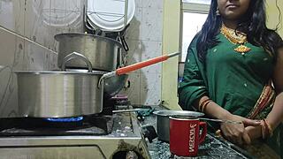 ओह वाह, आंट रैंच पर फादर-इन-लॉ से एनल क्रीमपाई लेती है!