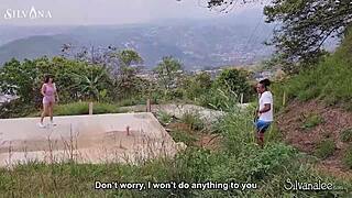 BBC kémkedik a nagy seggű latin milf után futás közben, micsoda látvány!