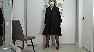 hey, hvad fantasere studerende om med en kurvet MILF lærer under lektioner