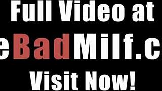 Styvdotter går in på styvmamma som rider sin pojkväns hårda kuk i en chockerande tabu stund. Thebadmilf fångar varje detalj.