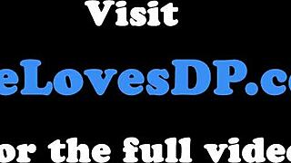 哇！巨乳欧洲美女双插猛操和烤肉！