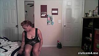 Hey girl, show us how you touch yourself on webcam, mature ebony style! Don’t hold back with that solo action.