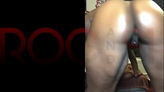 wanna see some ebony booty play? it's so hot!