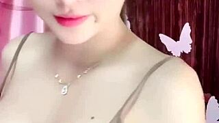 Girl Strips Bare on Webcam for Sexy Show