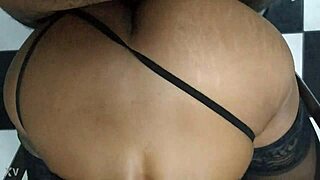 Gozando e gemendo na piroca do neg�o