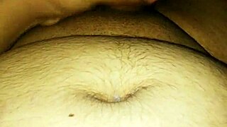 gozando na camisinha gay intense cumshot