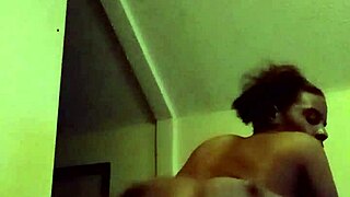 커플 젖은 라이딩 세션 즐겨