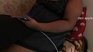 Desi India It Girl Shows Big Tits And Boobs