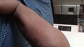 Mo's Solo Gay Schlong Stroking Session