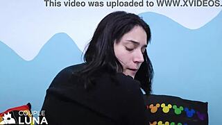 novinha cachorra quicando gostoso num pau grande squirting and cum