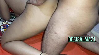 पहली बार पड़ोसी ने मुझे जबरदस्त चोदा दर्द हुआ चुत में मेरी छोटी सी चुत को छील दिया 😩