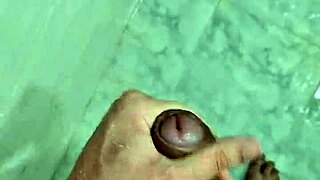 gordinho cumming in the shower