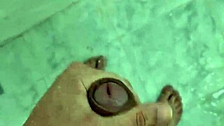 gordinho cumming in the shower