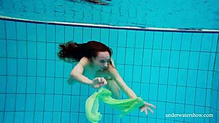 Nina Mohnatka reveals hairy pussy in tight bikini shower