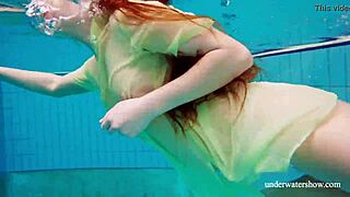 Nina Mohnatka reveals hairy pussy in tight bikini shower