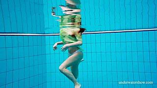 Nina Mohnatka reveals hairy pussy in tight bikini shower