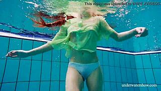 Nina Mohnatka reveals hairy pussy in tight bikini shower