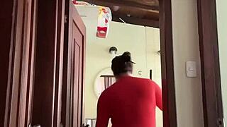 Mi vecina está en el baño