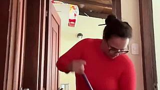 Mi vecina está en el baño