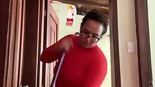 Mi vecina está en el baño