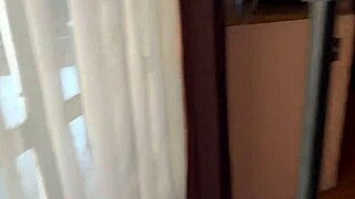 Le pagamos a un heterosexual para follarse a un homosexual por el culo