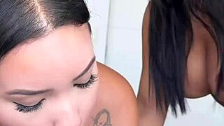 gostosa asiática invited a friend for her first ménage. negão came on both hotties!