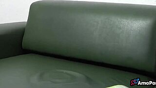 coroa novinha and her boyfriend share erotic moments with friends