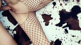 Fucking a sexy mature bitch