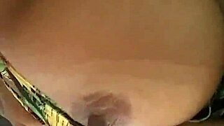 com tesao e sozinha masturbando