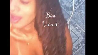 Ebony woman shows big ass on webcam