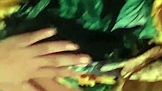 com tesao e sozinha masturbando