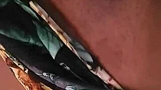 com tesao e sozinha masturbando