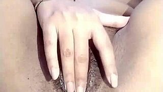 i'm masturbating my wet pussy till i squirt, it's so sexy.