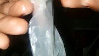 Je prepare mon penis au glaçon pour me faire defoncer la chatte. Black pussy gets pounded in web chat.