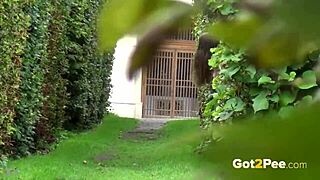 Does Susan Ayn relieve her piss in public?