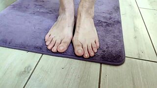 Fingering with nail fetish while masturbating 💅