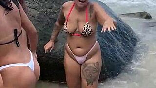 Ol� Somos As Peludinhas Fodendo Na Praia