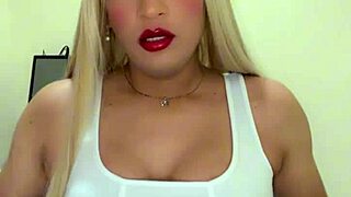 Jalándome La Polla Como Transexual Pequeña En Una Sesión Íntima.