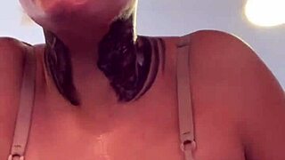 Influencie Famosa Treina de Sutiã na Academia e Fica Molhadinha com Marombas Olhando