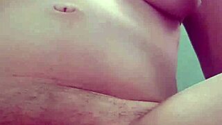 Pregnant babe masturbating solo with natural tits gets me every time 😍