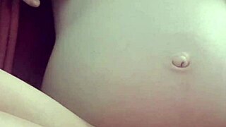 Pregnant babe masturbating solo with natural tits gets me every time 😍