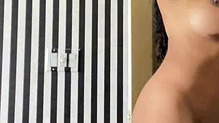 Latina girl undresses in video