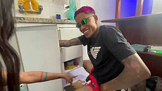 Ninfeta calls the building guy for a job and pays with her pussy